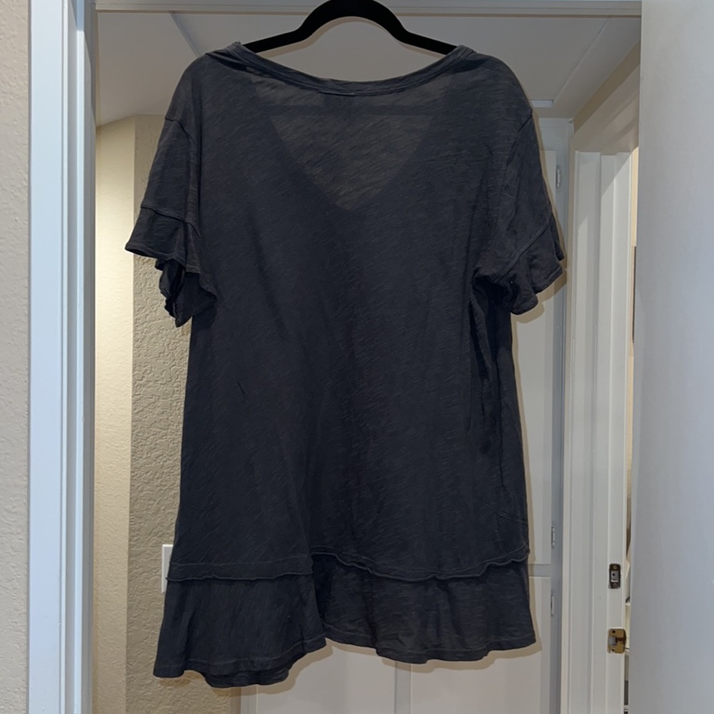 V-Neck Ruffle shirt - Picture 2 of 5